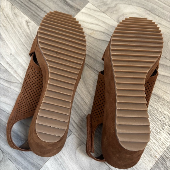 NWOB Pedro Garcia 6.5 Suede Women's Brown Wedges - Picture 4 of 6